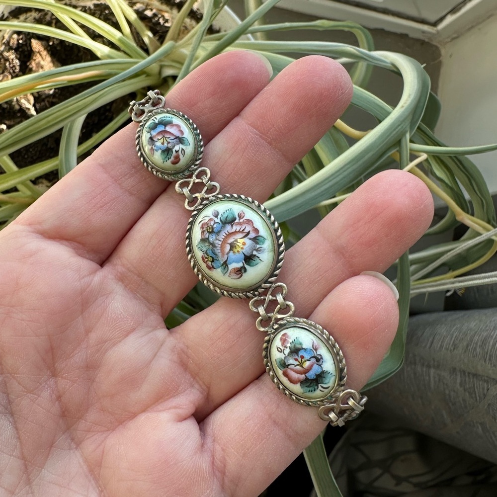 Vintage Enamel Floral Filigree Bracelet Fold Over Clasp